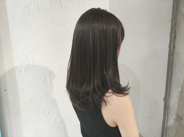 流行の暗髪コバルトアッシュのヘアカラーサンプル画像18