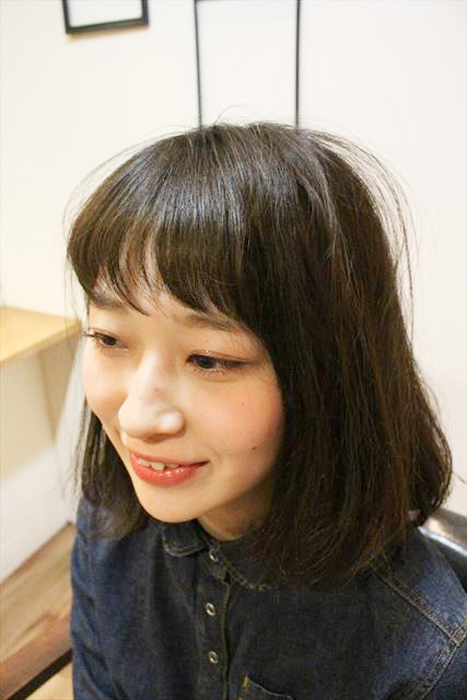 チャップアップシャンプーを使う前の女性の髪のアップ画像