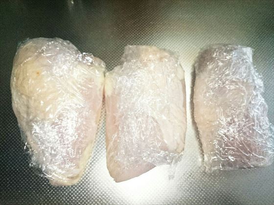 鶏胸肉の下味冷凍処理画像