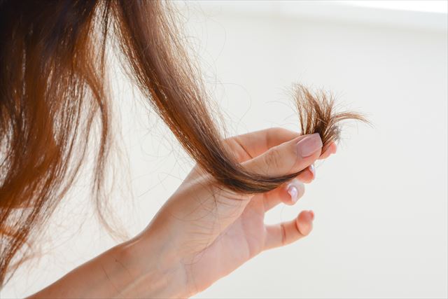 パサパサに傷んだ髪の毛を治すセルフケア方法10選 髪がひどく傷む原因も解説 Odeco Mart Blog