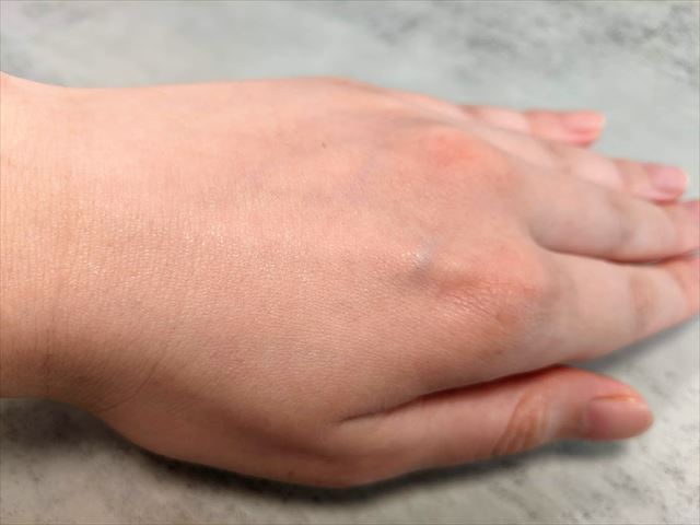 化粧水使用後の手の質感の画像
